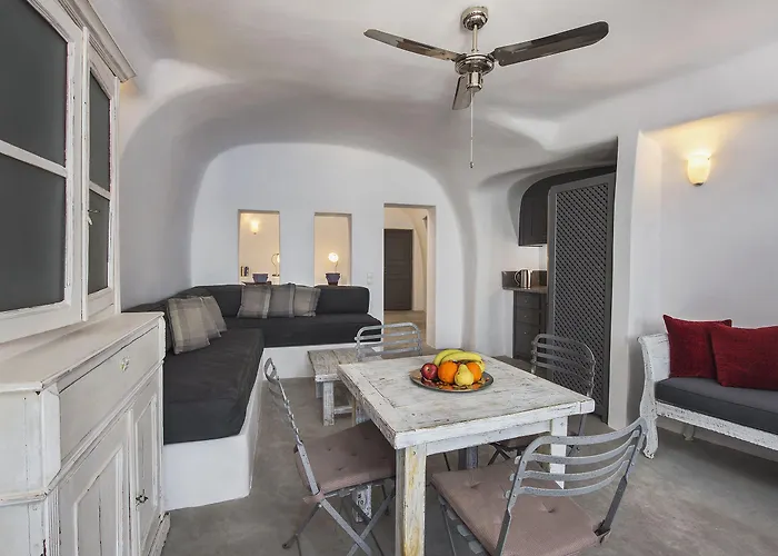 ثيودورا سويتس *