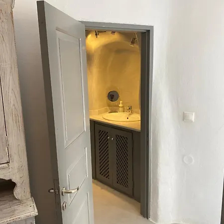 西奥多拉套房酒店 *
